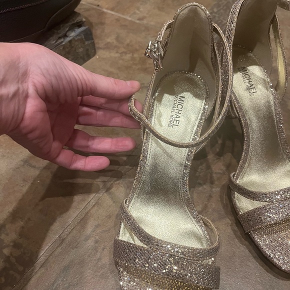 NWOT Michael Kors gold size 6.5 ankle strap open toe heels with 2.5” heels - Picture 4 of 9